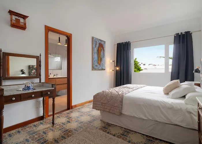 Santa Rosa Tinajo * Tinguaton