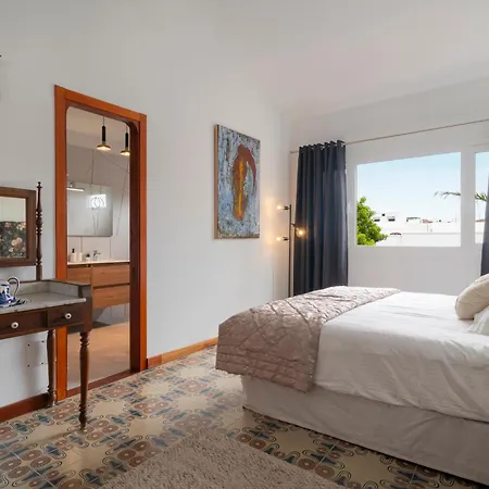 Santa Rosa Tinajo * Tinguaton